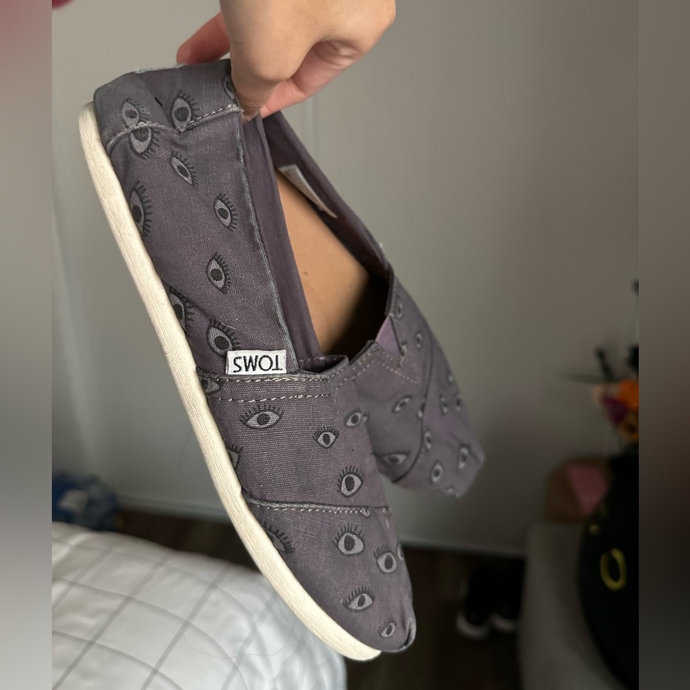 Eye purple Toms